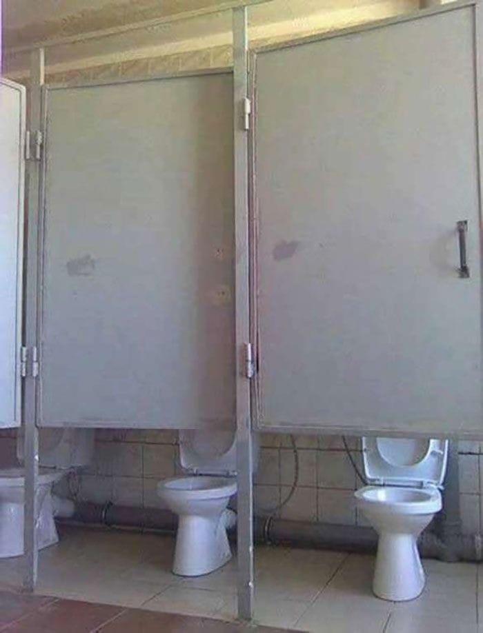 トイレのドアが少し高い