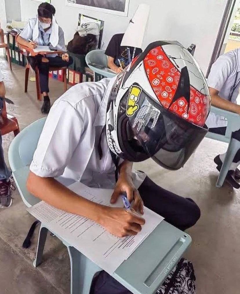 あるフィリピンの大学からカンニング防止帽子を用意して来いと言われたが