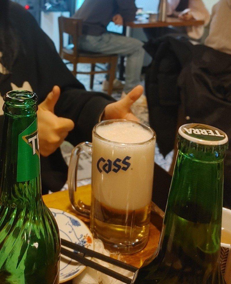 최악의 맥주 따르기 대회 개최.jpg