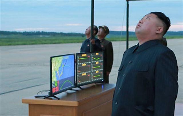 북한 미사일 발사. 김정은 현지 반응