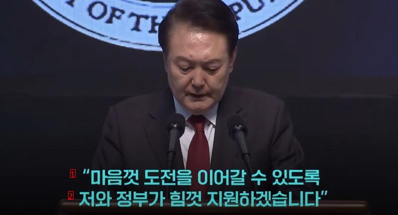 KAIST졸업식 경호원에 입 막히고 사지가 들려 끌려 나간 졸업생.