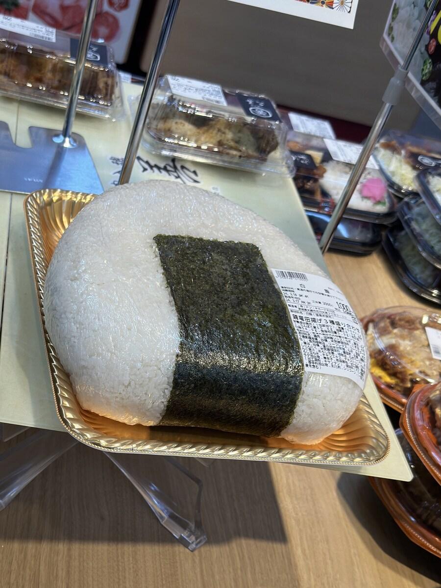 일본 도시락집에서 하루에 1개만 파는 주먹밥