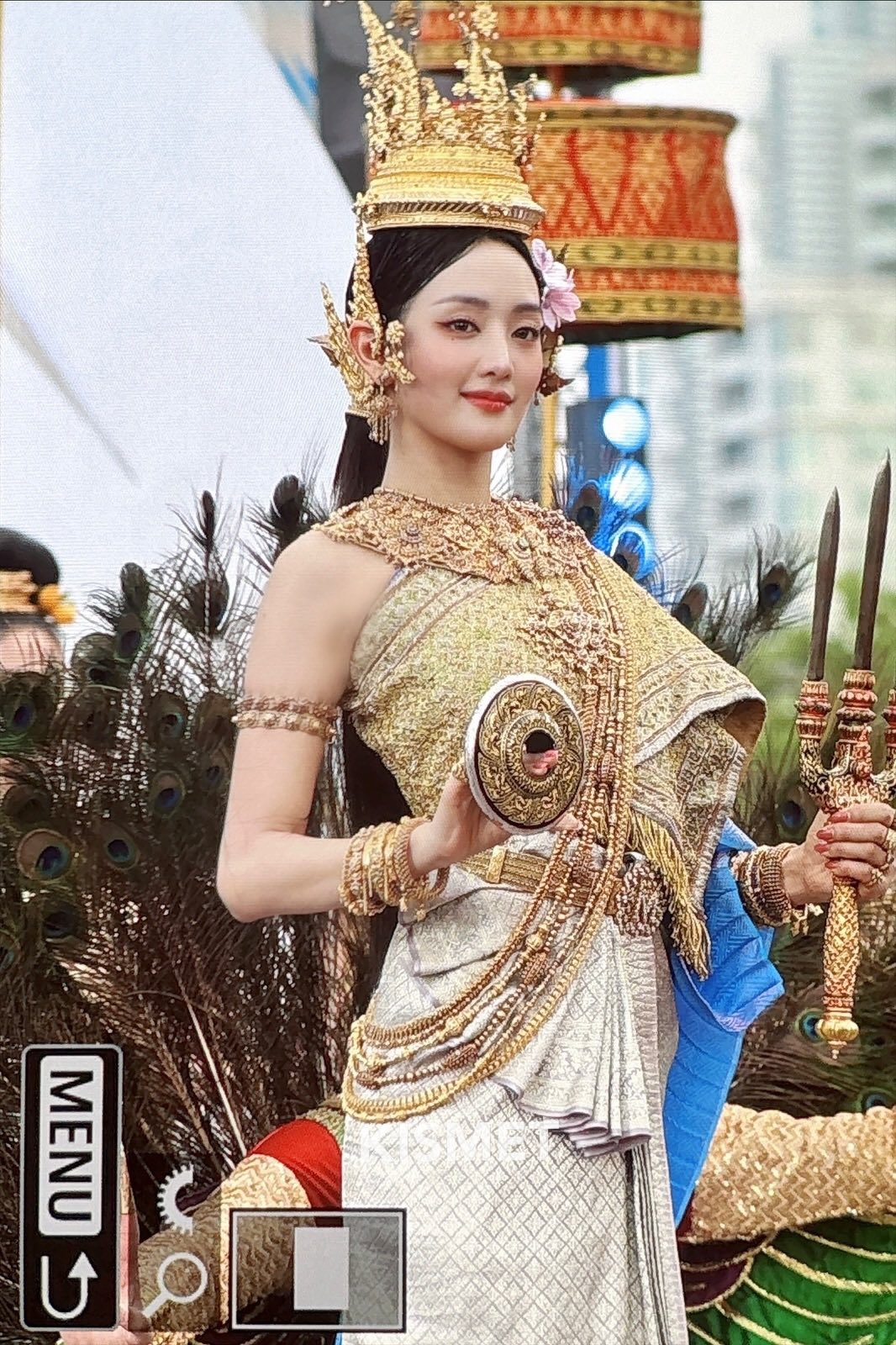 전통의상 입고 태국 송크란 축제 참석한 (여자)아이들 민니