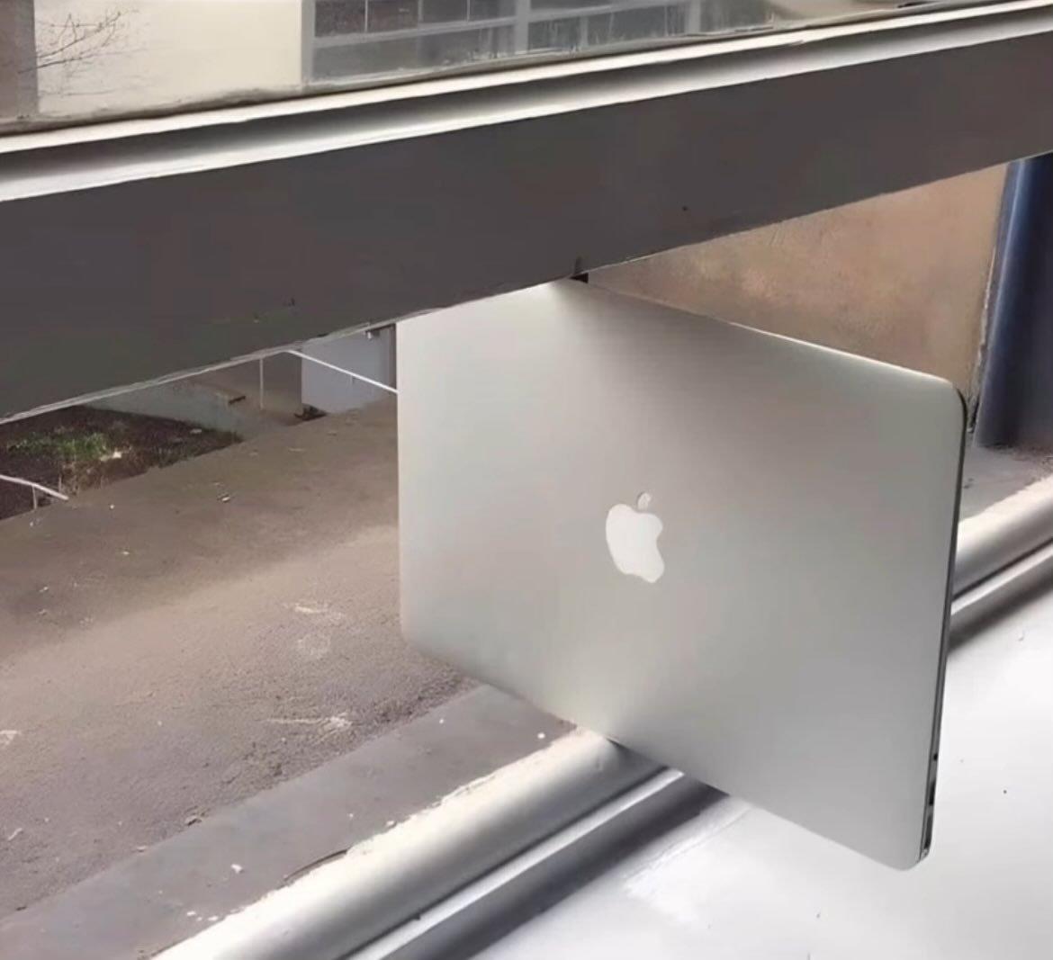 윈도우가 자꾸 다운되서 Mac으로 다운되지 않게 만든 사람