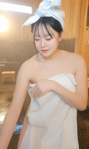 (SOUND)日本の温泉遊びに行った姉妹タオル一枚で覆われた体