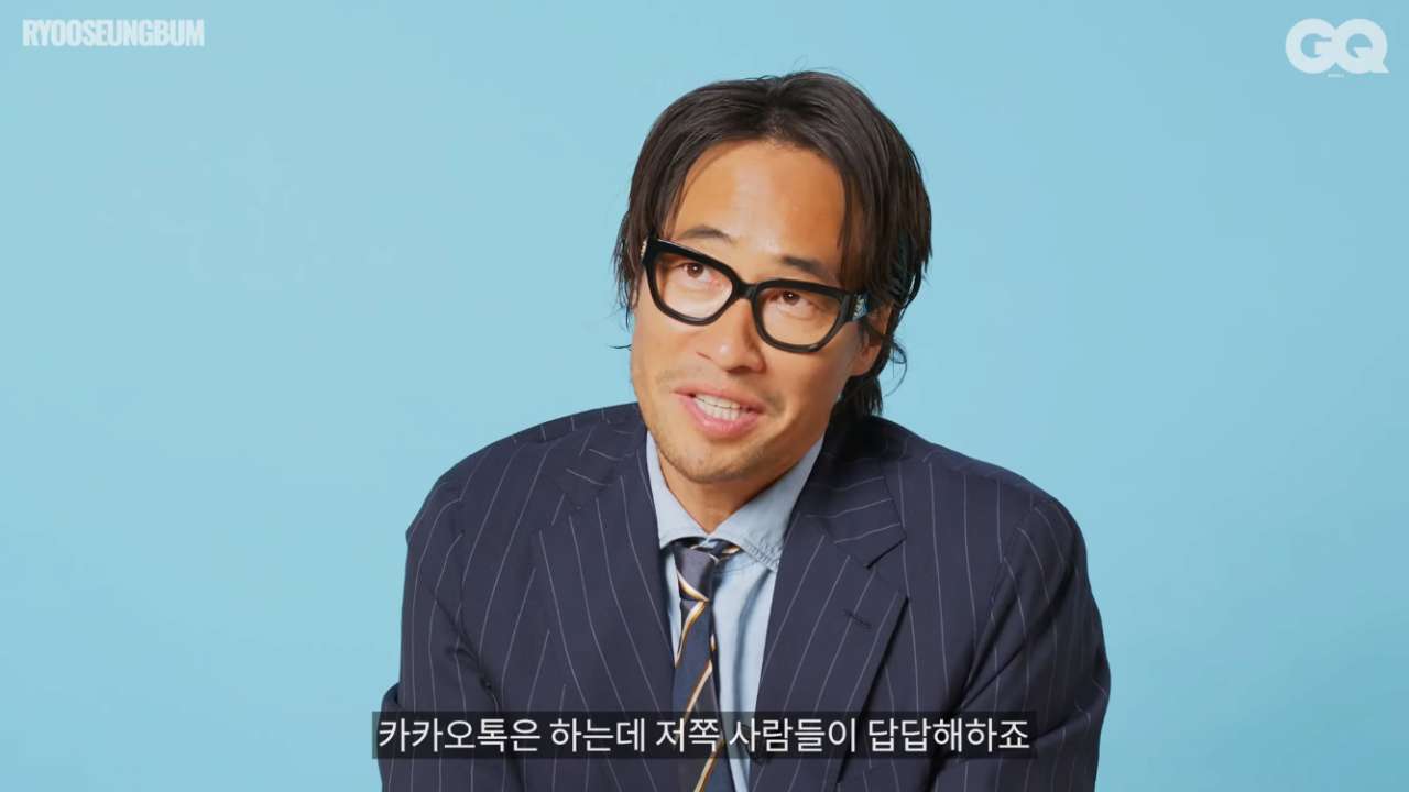 같은 핸드폰을 10년째 쓰고 있다는 배우