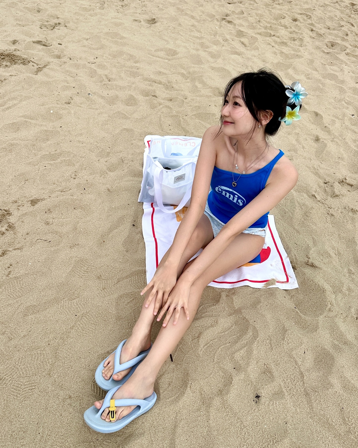 [러블리즈] 류수정 바닷가에서 시원한 파란색 비치웨어 야꼽 +