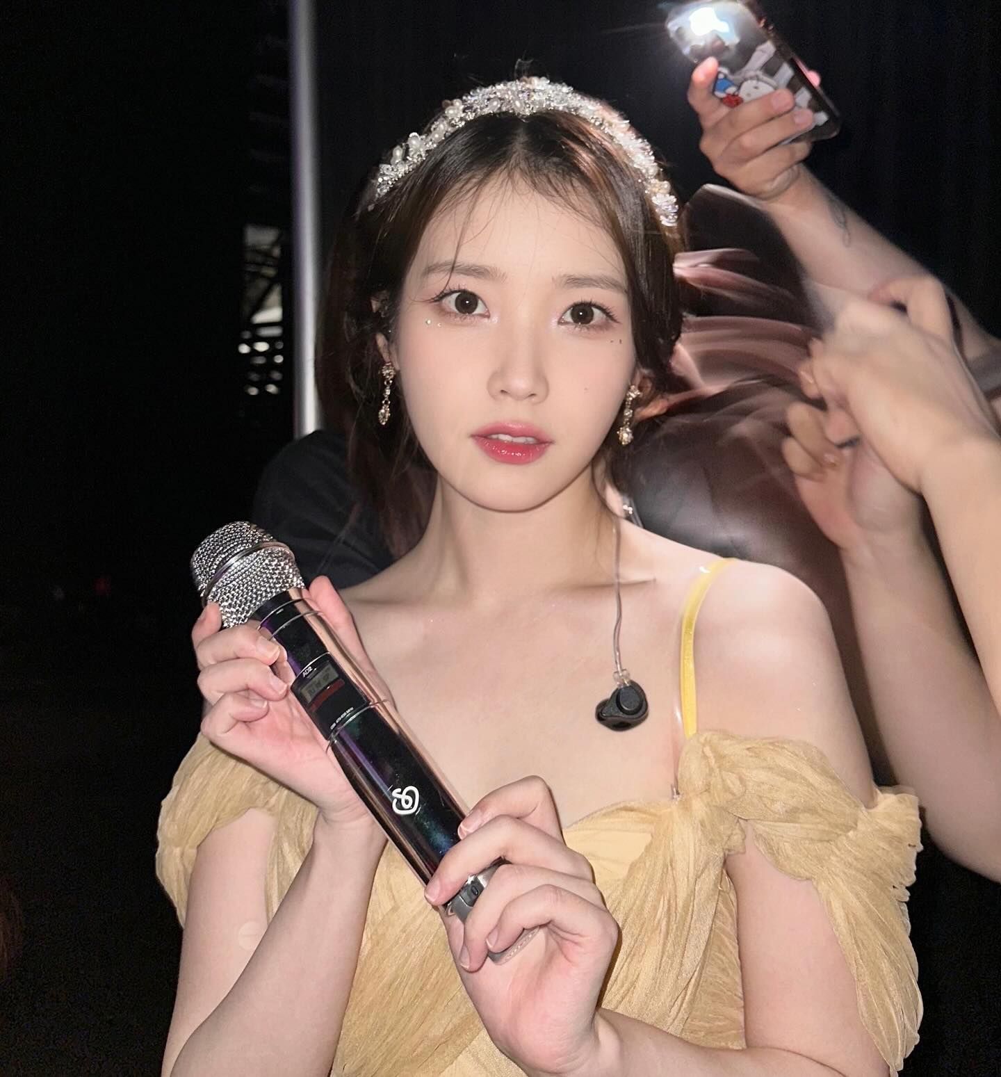 IU