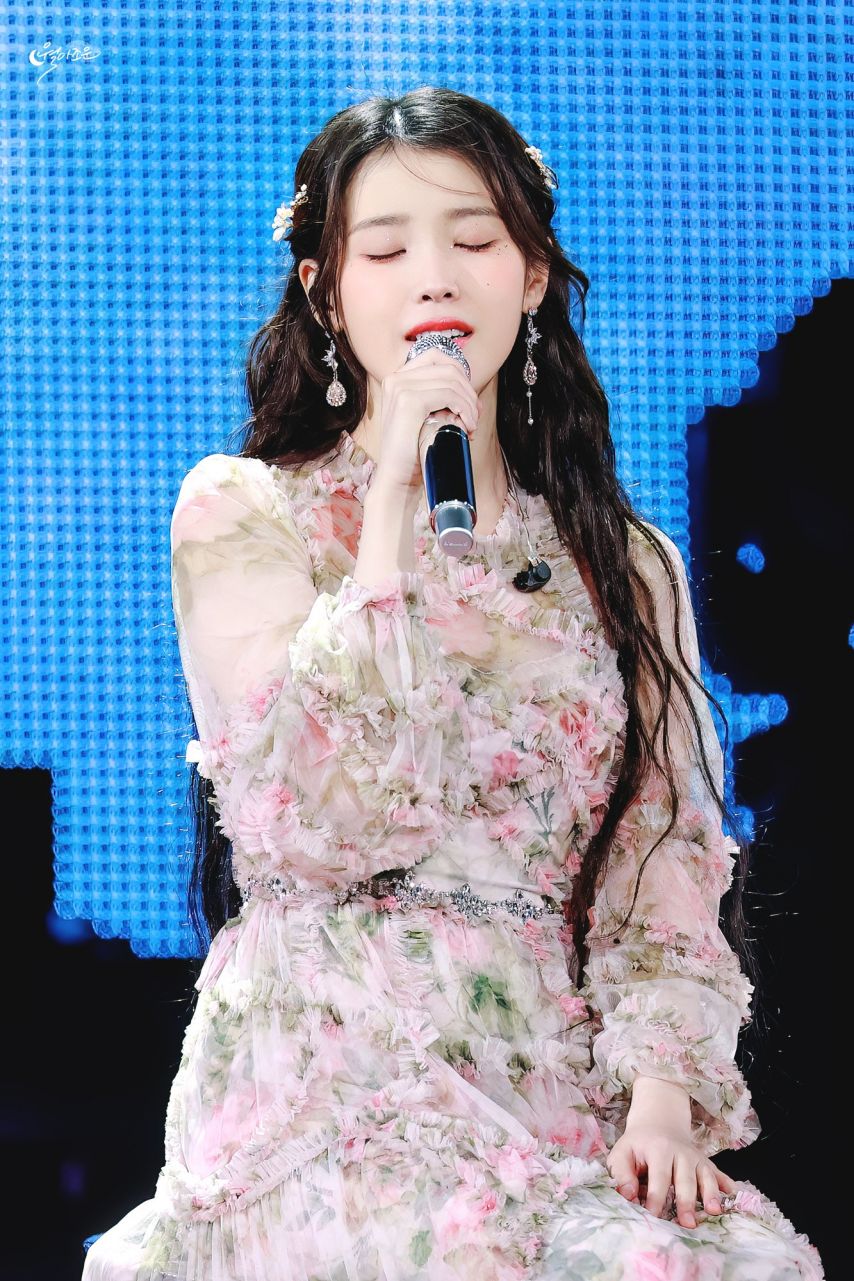 IU