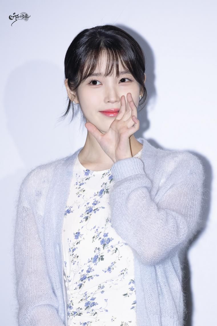 IU