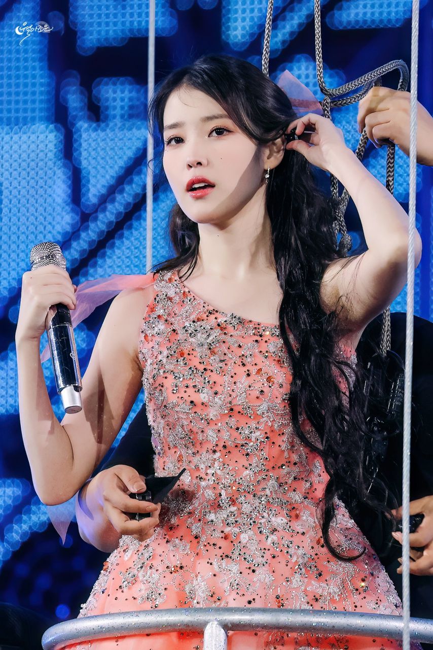 IU