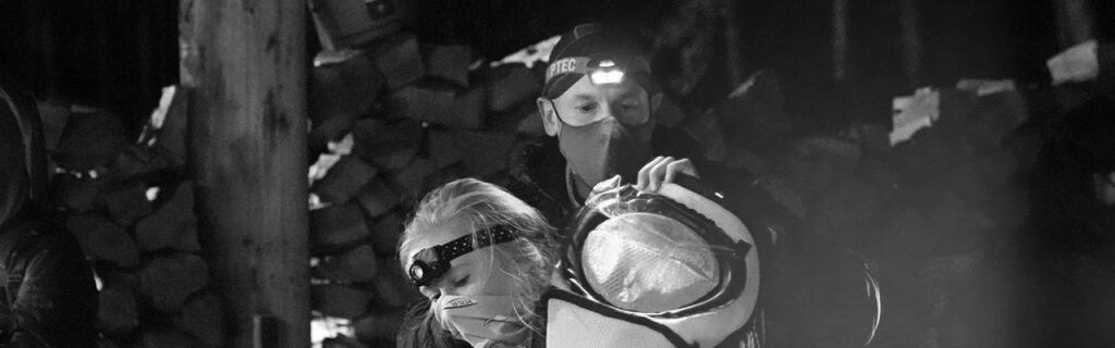 천조국의 최첨단 장수말벌 사냥법.jpg