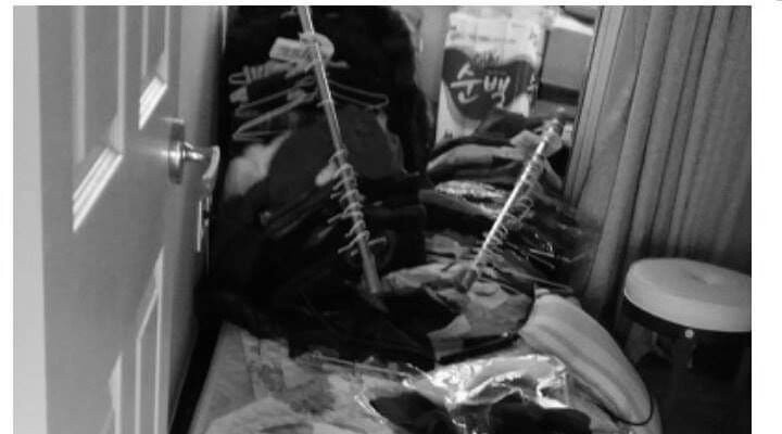 쾅소리 나서 방으로 가봤더니..