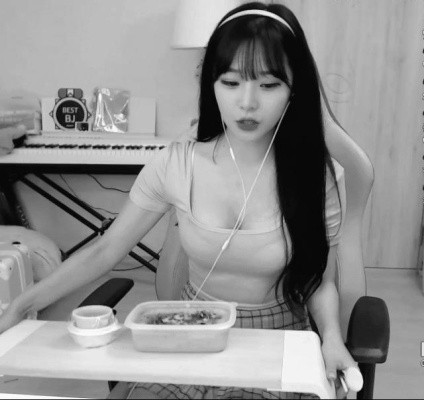 치마에 죽 흘린 BJ