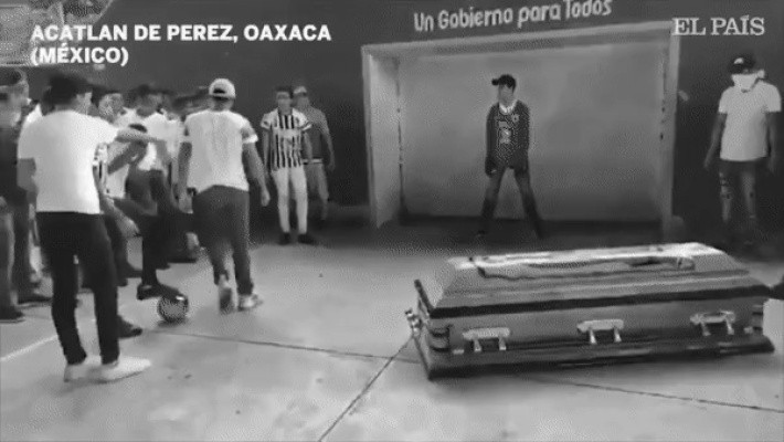 축구선수를 꿈꿨던 아이의 장례식에 친구들이 준비한 이벤트..