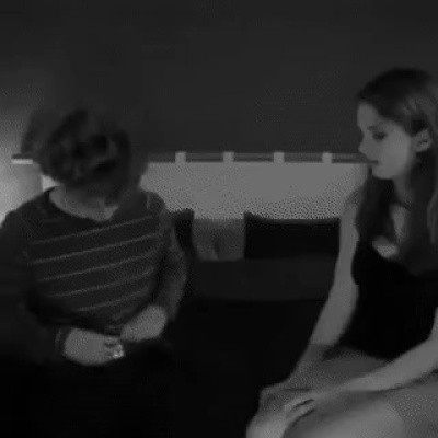 남자 : 나 손으로 좀 해줄래?.gif