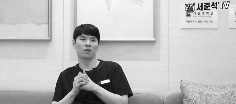 돈을 넣으면 움직이는 동상….gif