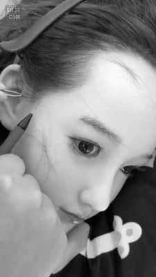 약혐)머리카락 심는 리얼돌.gif