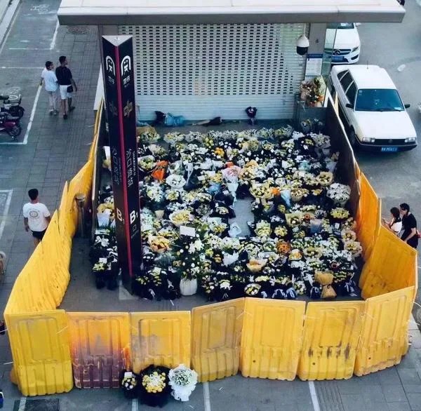 중국, 지하철 홍수 희생자 추모 금지.