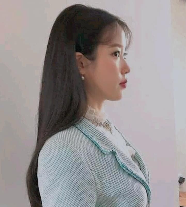 아이유 귀여운 옆모습