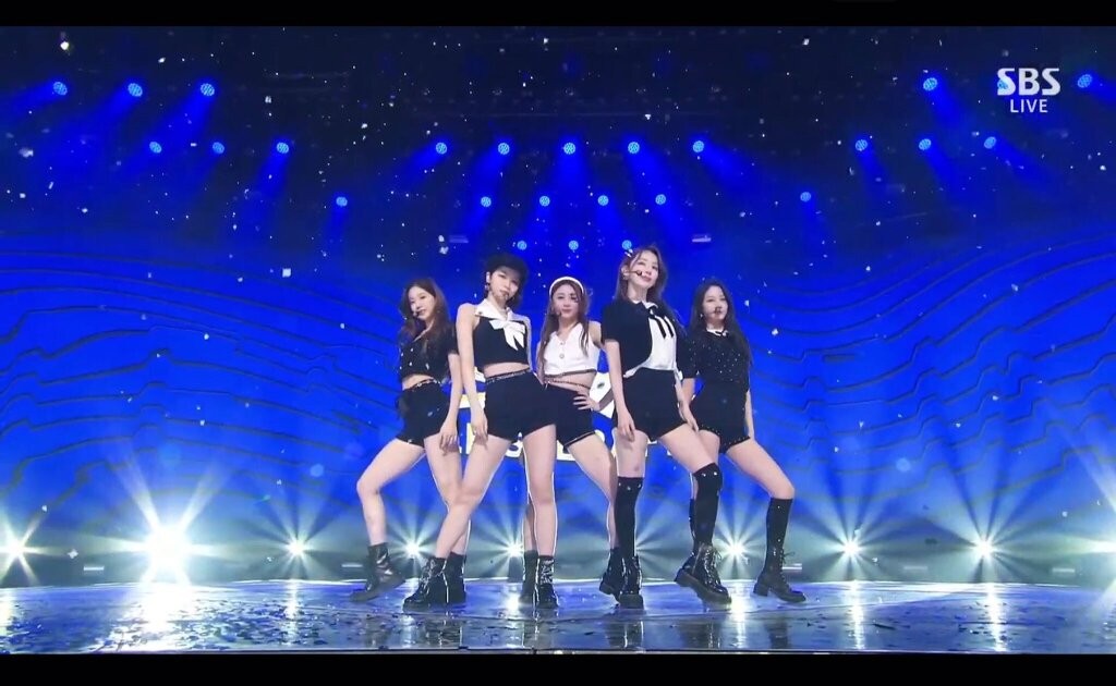 학폭논란있던 멤버 제외하고 무대에 오른 르세라핌