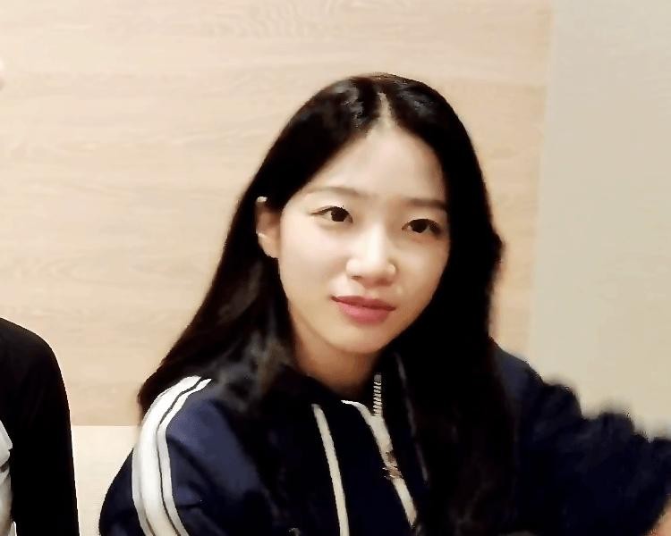 [르세라핌] 레깅스 공항패션 르세라핌 카즈하