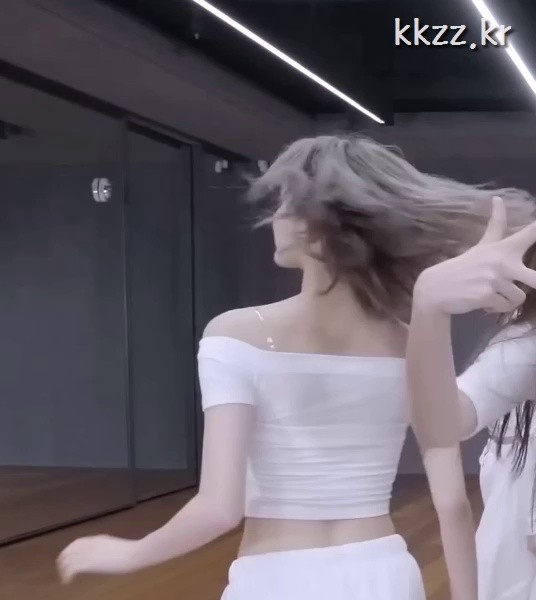 [아이브] 타이트한 상의 아이브 레이