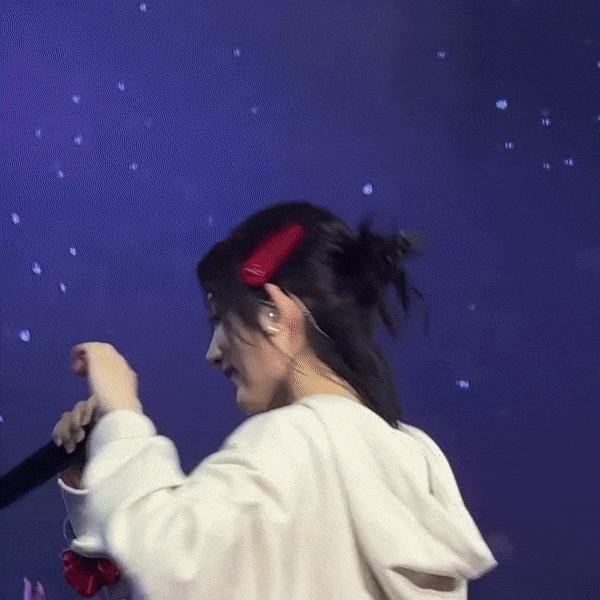 팬콘서트 살짝 밑에서 찍은 가을 선배 몸매