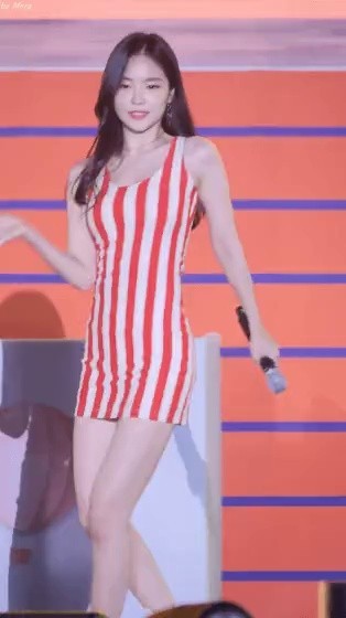 손나은 세로줄무늬 원피스