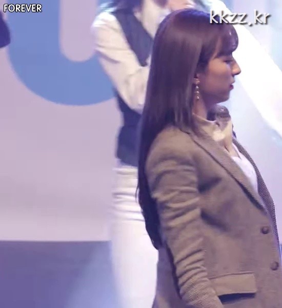 [우주소녀] 백바지 입은 우주소녀 은서