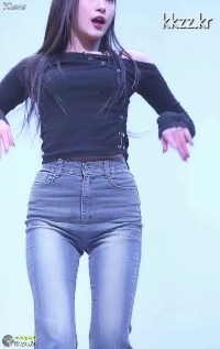 청바지핏이 예술인 여자 아이돌