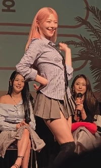 엉밑살 걍 대놓고 보여주는 프로미스나인 백지헌