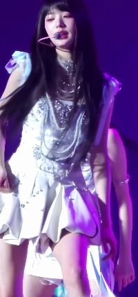 아이브 장원영 화이트 도끼 순간 포착