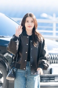 출국하는 아이유