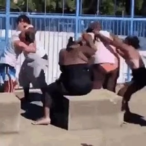 찰지게 싸우는 흑인 뚱녀들 … gif