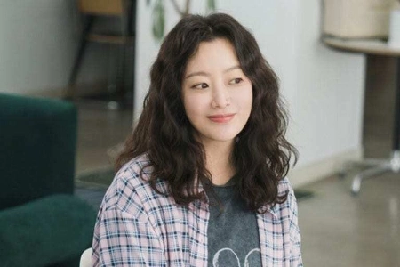 지금의 김희선은 많이 못생겨진 것임.jpg