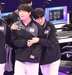 ??? : 형 왜 이제 왔어.jpg