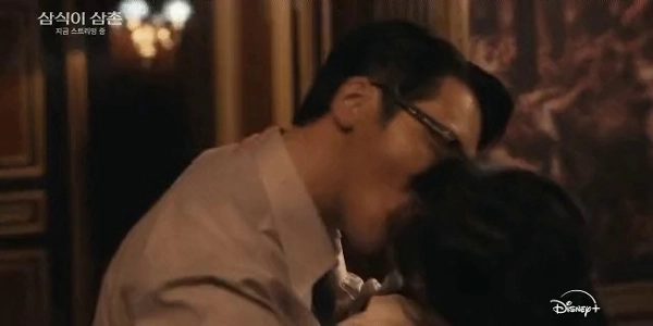 변요한 & 티파니 격렬한 키스신 ㄷㄷ