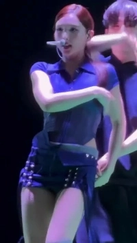 치마가 심하게 짧은 트와이스 멤버