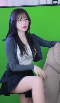 (SOUND)의자에 다리 한쪽 올리고 바우치 조져주는 으냉이 야벅지