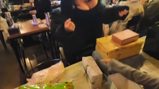 (SOUND)장지수 생일파티에 등장한 박하악 검정 미시룩 가슴골 노출