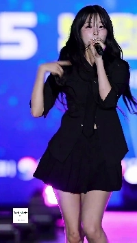 (SOUND)엉덩이 튕기는 검정 테니스치마 꿀벅지 프로미스나인 백지헌