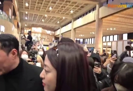 (SOUND)[르세라핌] 오늘자 위험했던 출국장.swf