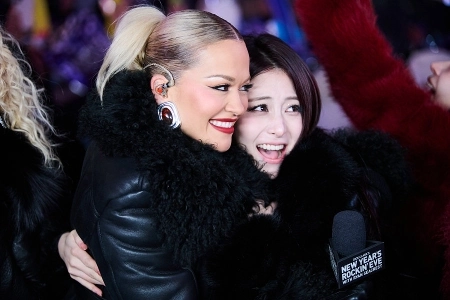 미국에 있는 르세라핌 멤버들 의상