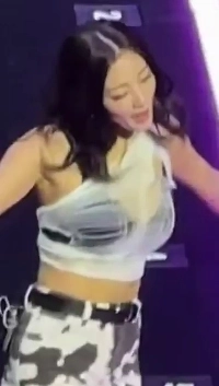 트와이스 지효 시스루 의상속 묵직한 블랙 브라