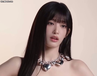상상력을 자극하는 매끈매끈한 어깨선 아이브 가을, 이서 ㄷㄷ