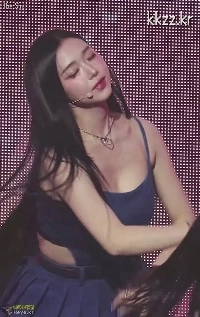 넓게 파인 트리플에스 김채연 움짤