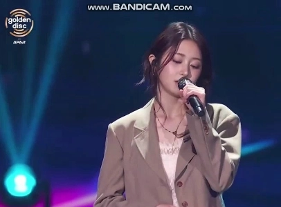 (SOUND)망한거 같다는 허윤진 골든디스크 무대.gif