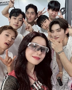 (SOUND)잘보면 비키니였던 홍콩 워터밤 권은비