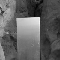 유타 사막에서 발견된 미스테리 모노리스